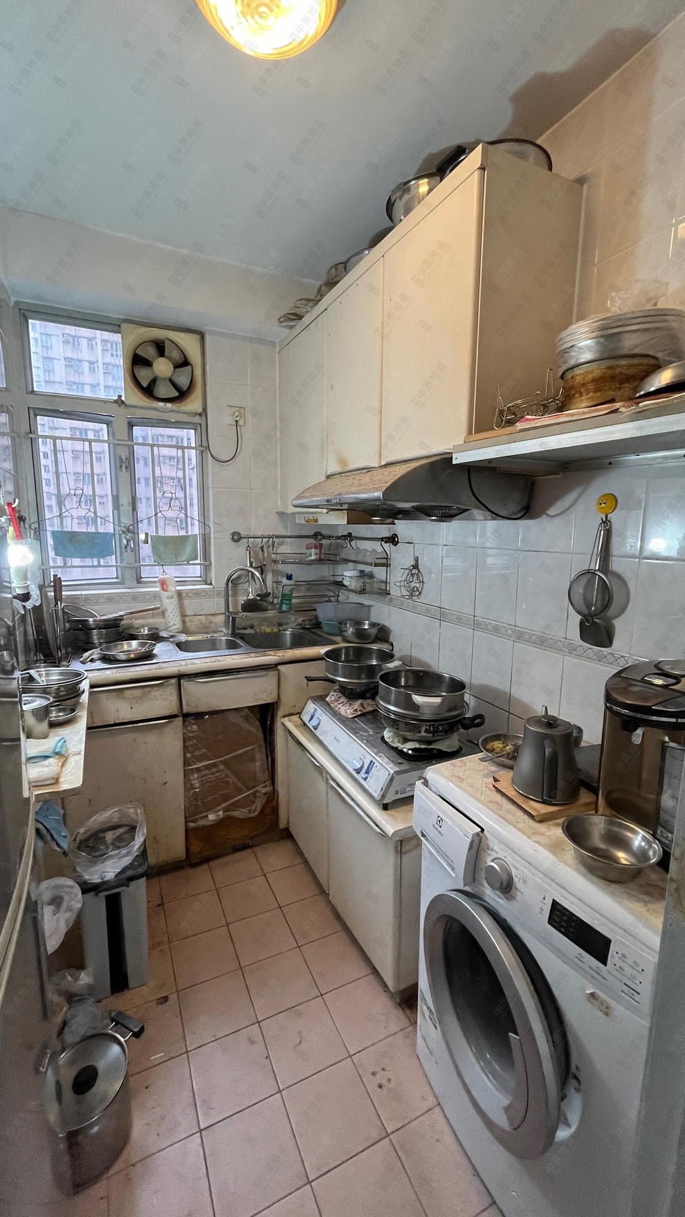 Unit Interior-Kitchen