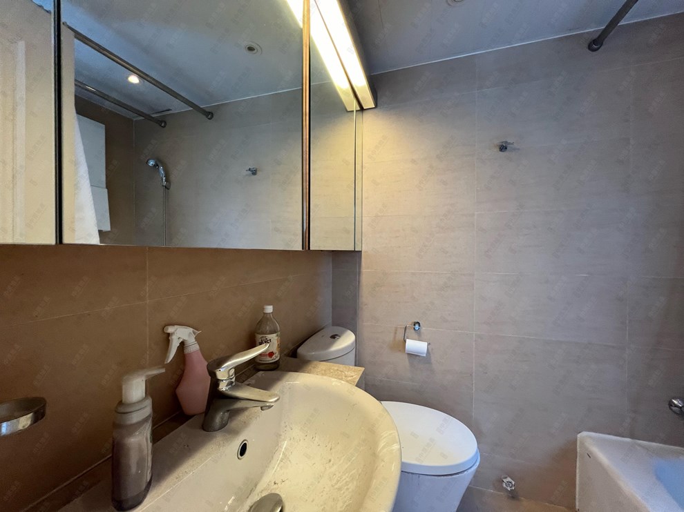 Unit Interior-Master Bathroom