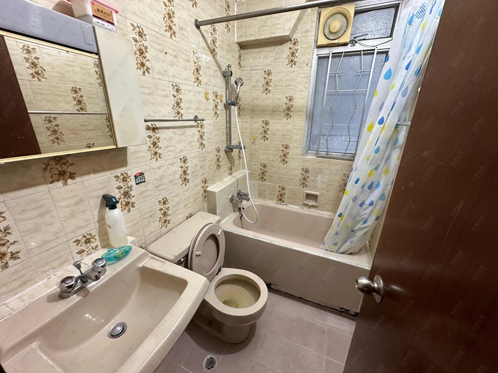 Unit Interior-Bathroom