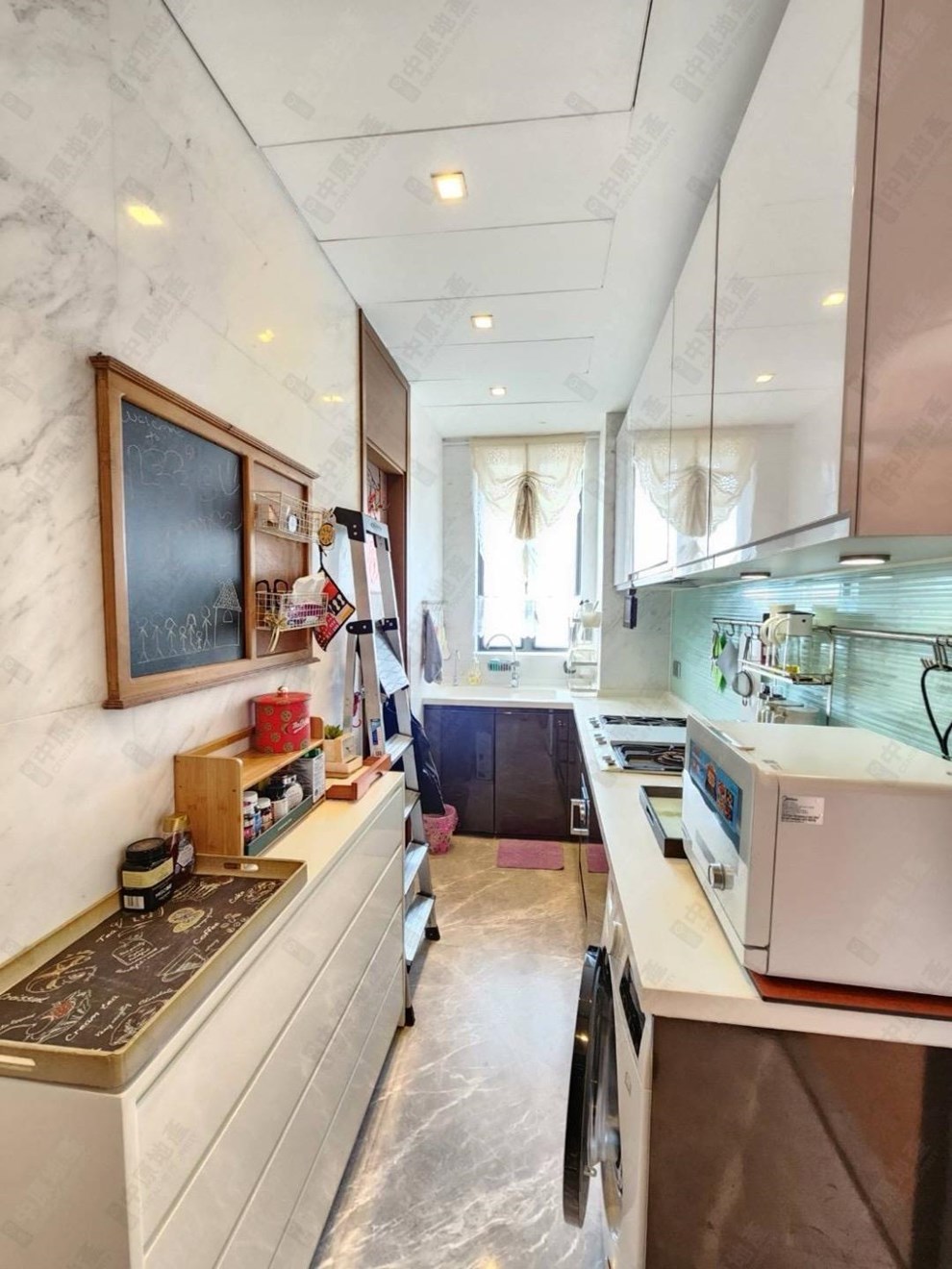 Unit Interior-Kitchen