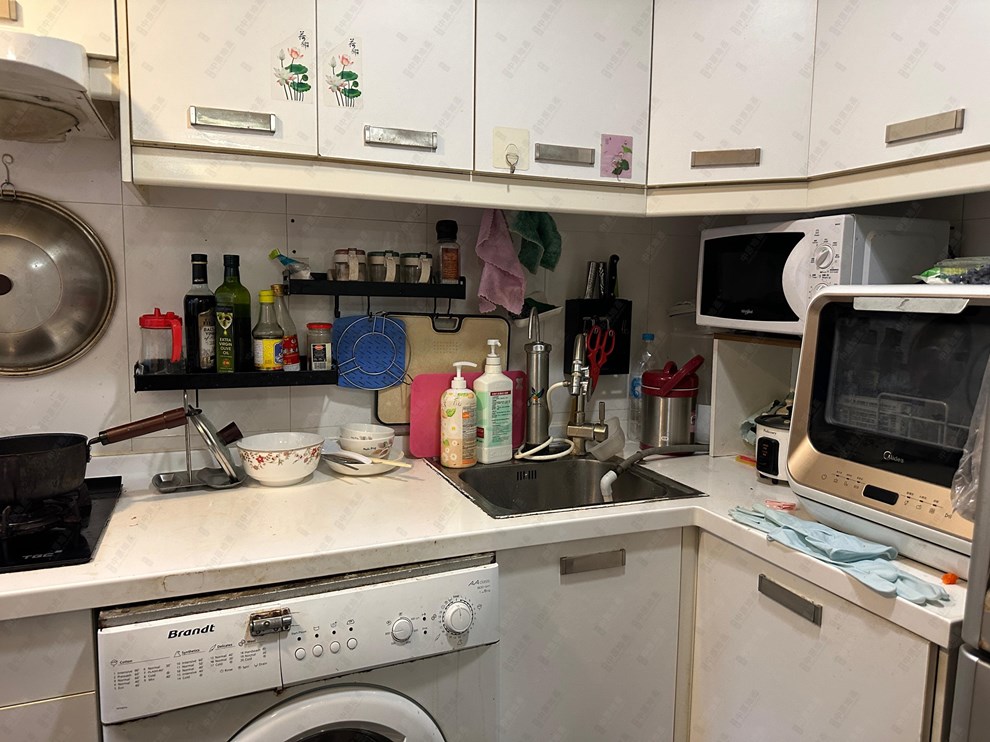 Unit Interior-Kitchen