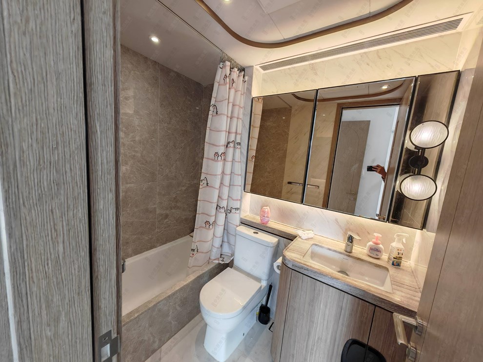 Unit Interior-Master Bathroom
