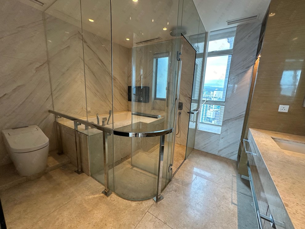 Unit Interior-Master Bathroom