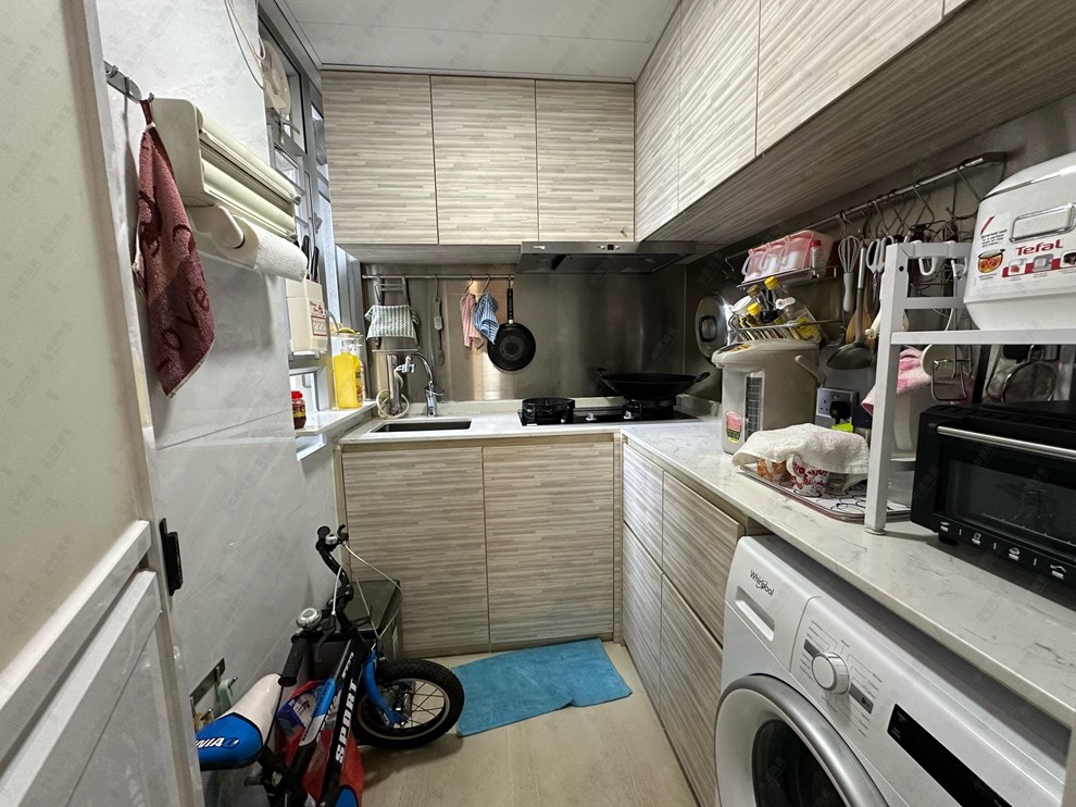 Unit Interior-Kitchen