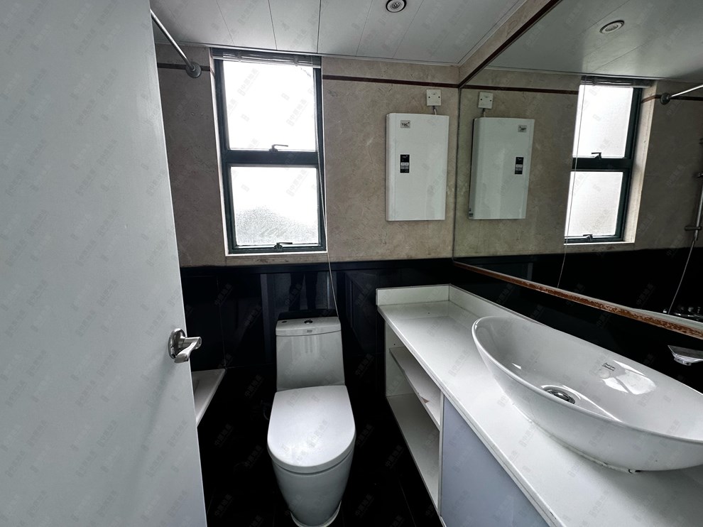 Unit Interior-Bathroom