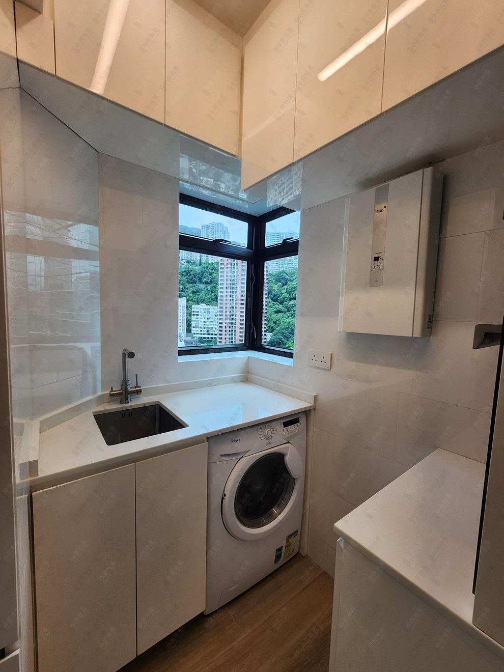 Unit Interior-Kitchen