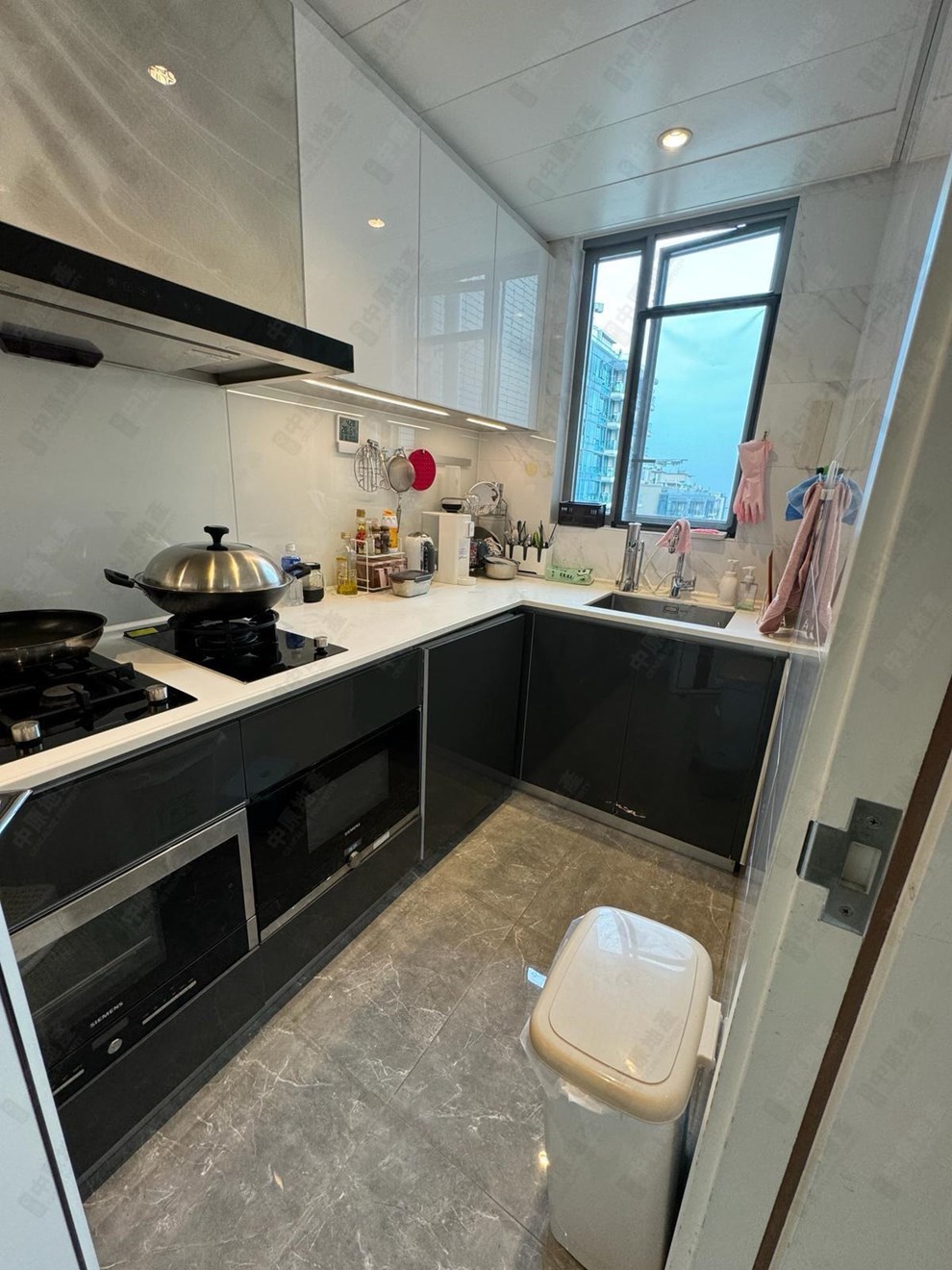Unit Interior-Kitchen