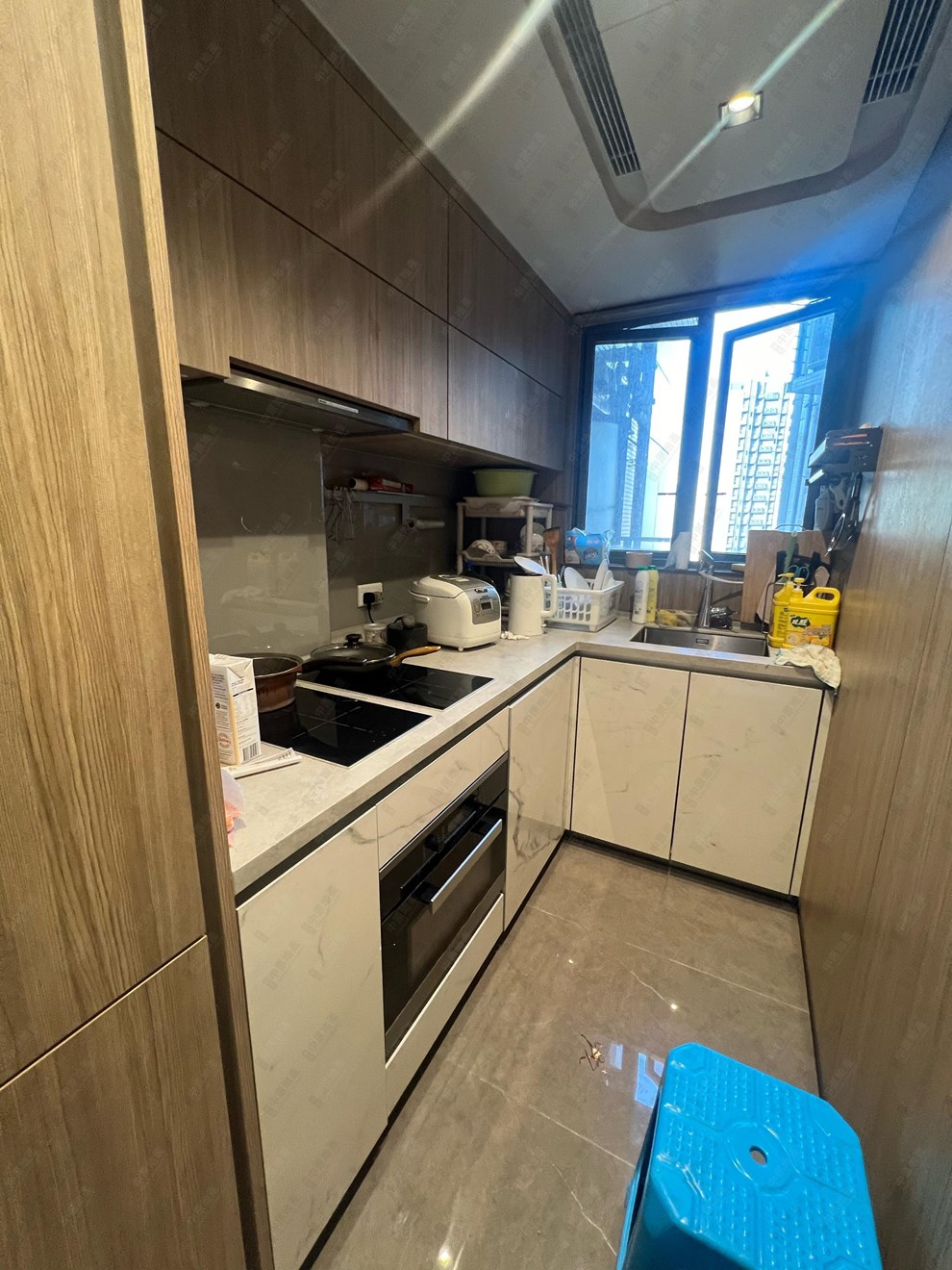 Unit Interior-Kitchen