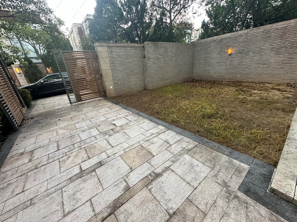 Unit Exterior-Garden
