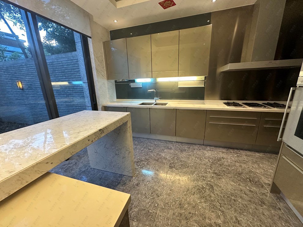 Unit Interior-Kitchen