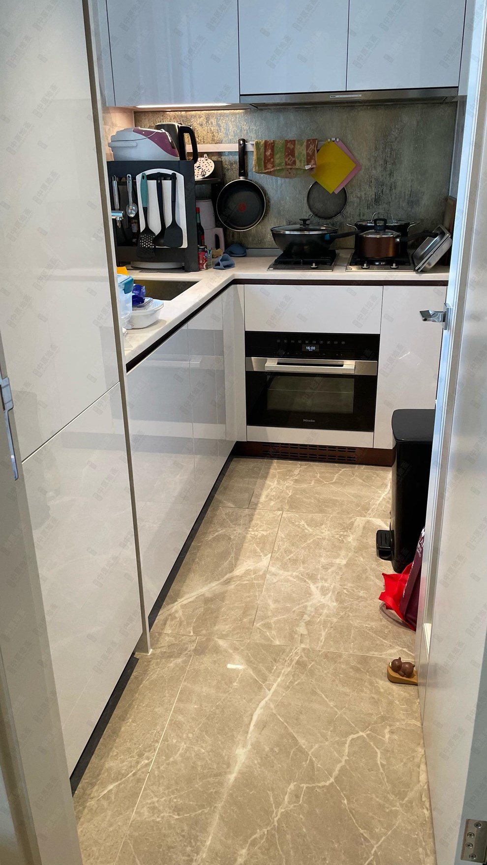 Unit Interior-Kitchen