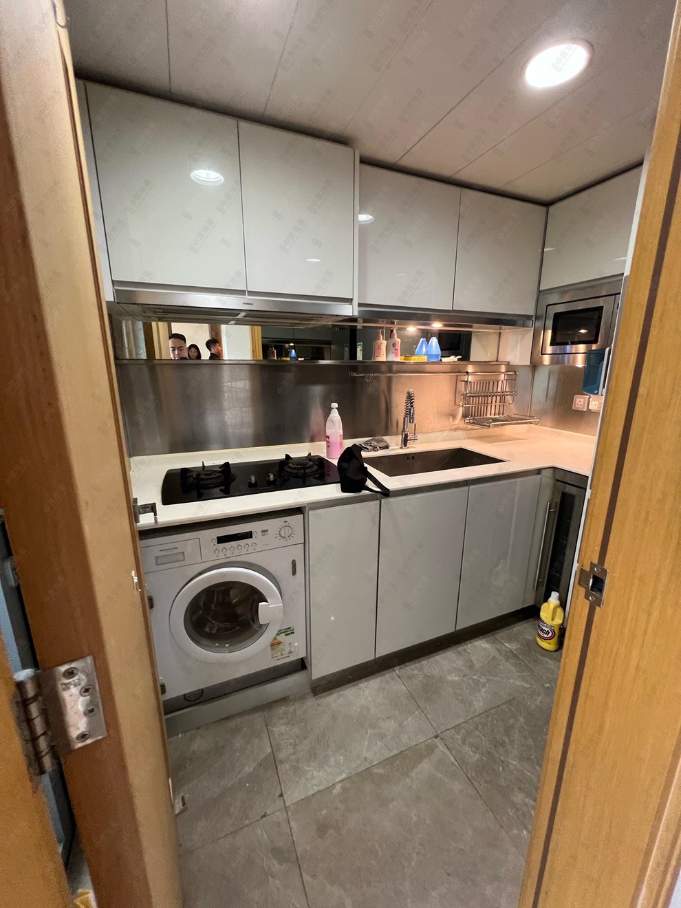 Unit Interior-Kitchen