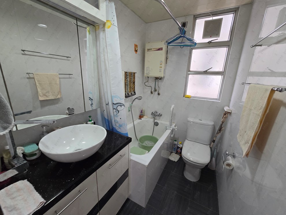 Unit Interior-Bathroom