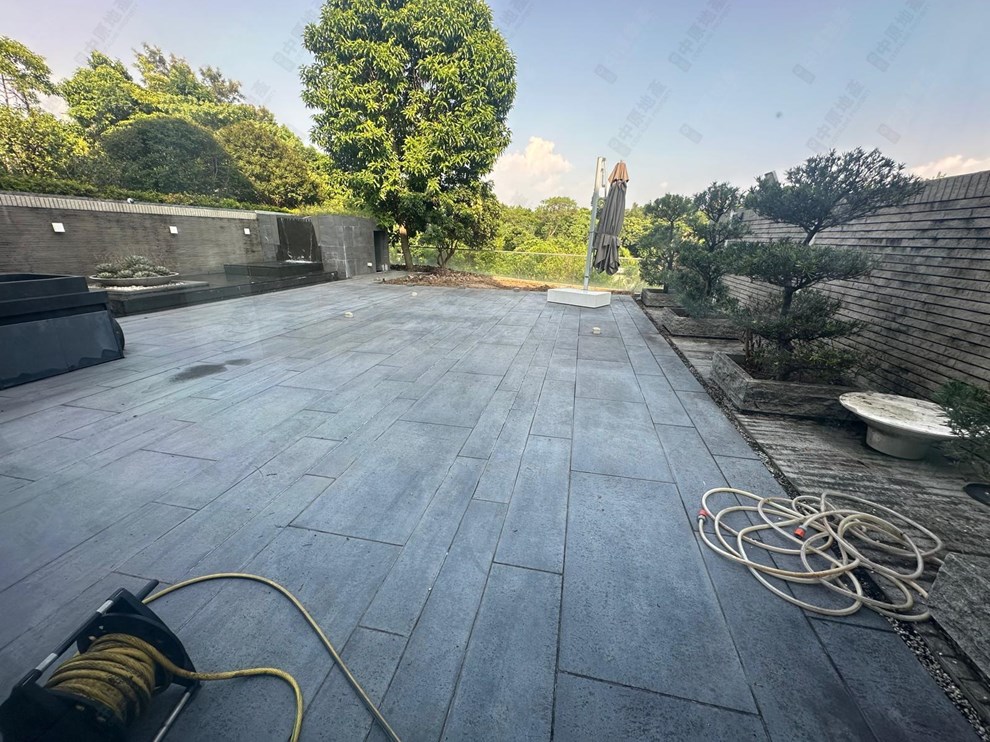Unit Exterior-Garden