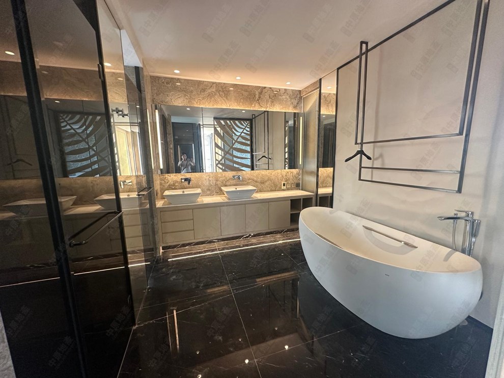 Unit Interior-Master Bathroom