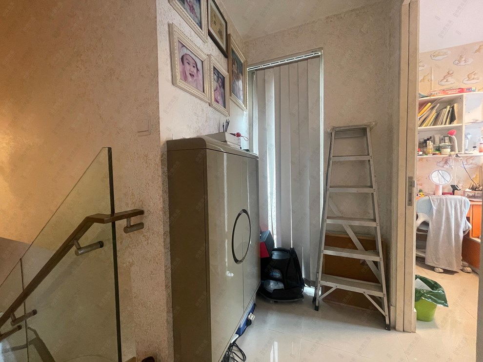 Unit Interior-Internal Staircase