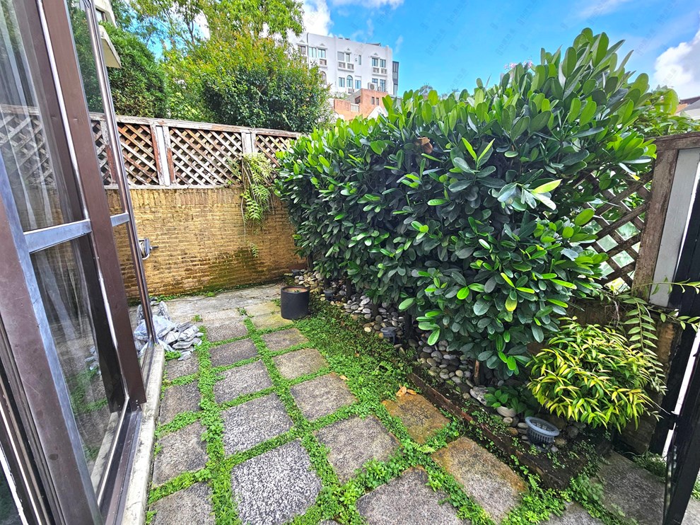 Unit Exterior-Garden