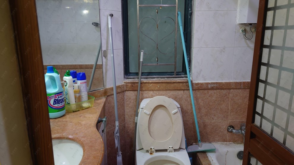 Unit Interior-Bathroom