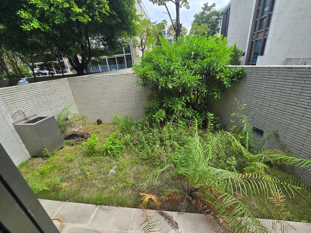 Unit Exterior-Garden