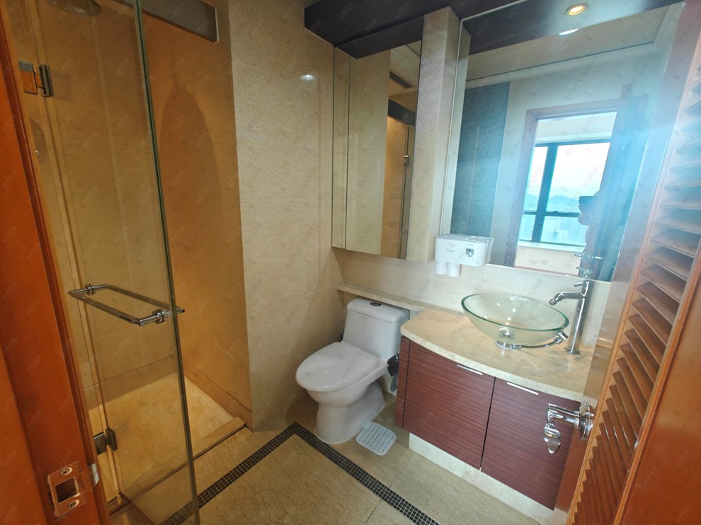 Unit Interior-Master Bathroom