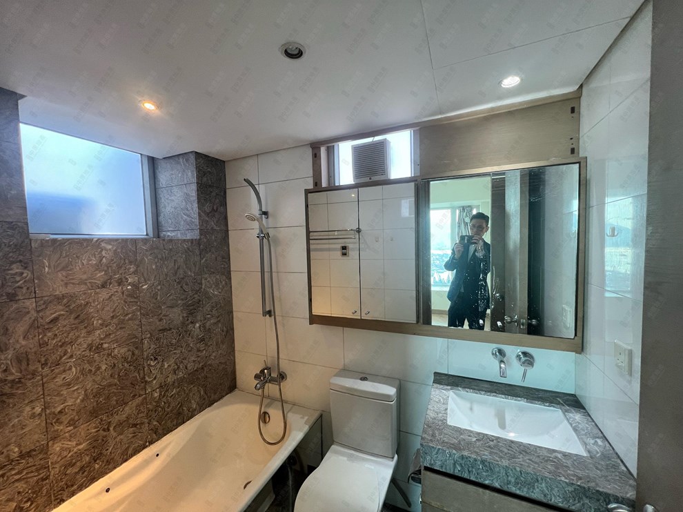 Unit Interior-Master Bathroom