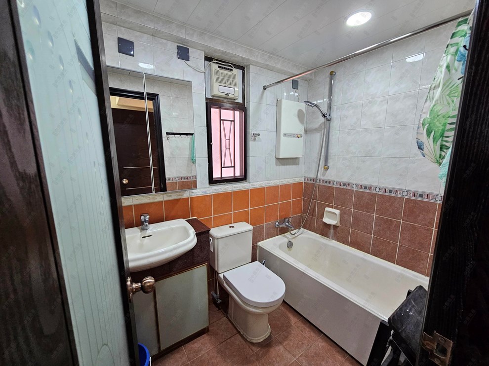 Unit Interior-Master Bathroom