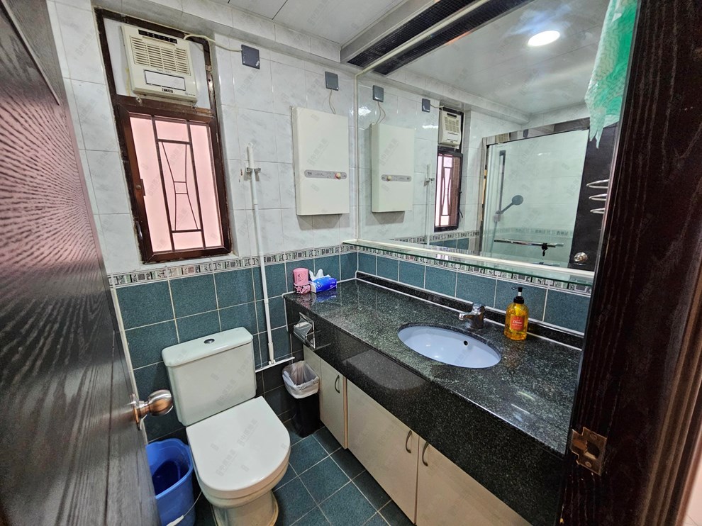 Unit Interior-Bathroom