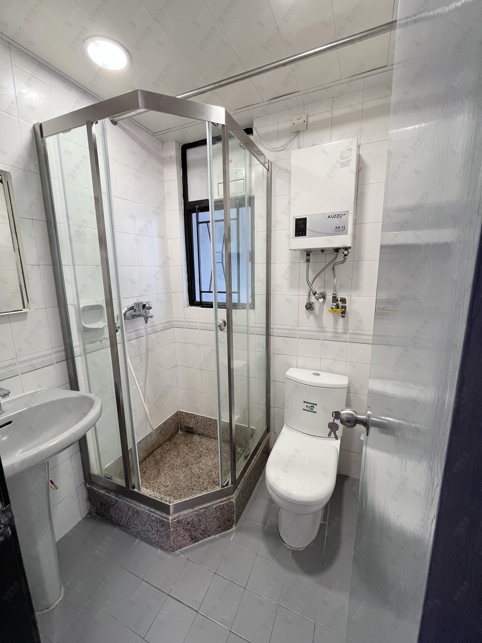Unit Interior-Master Bathroom