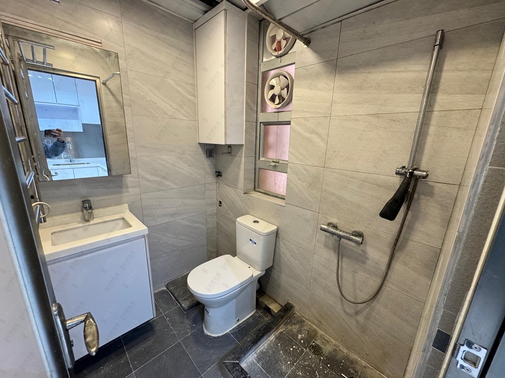 Unit Interior-Bathroom