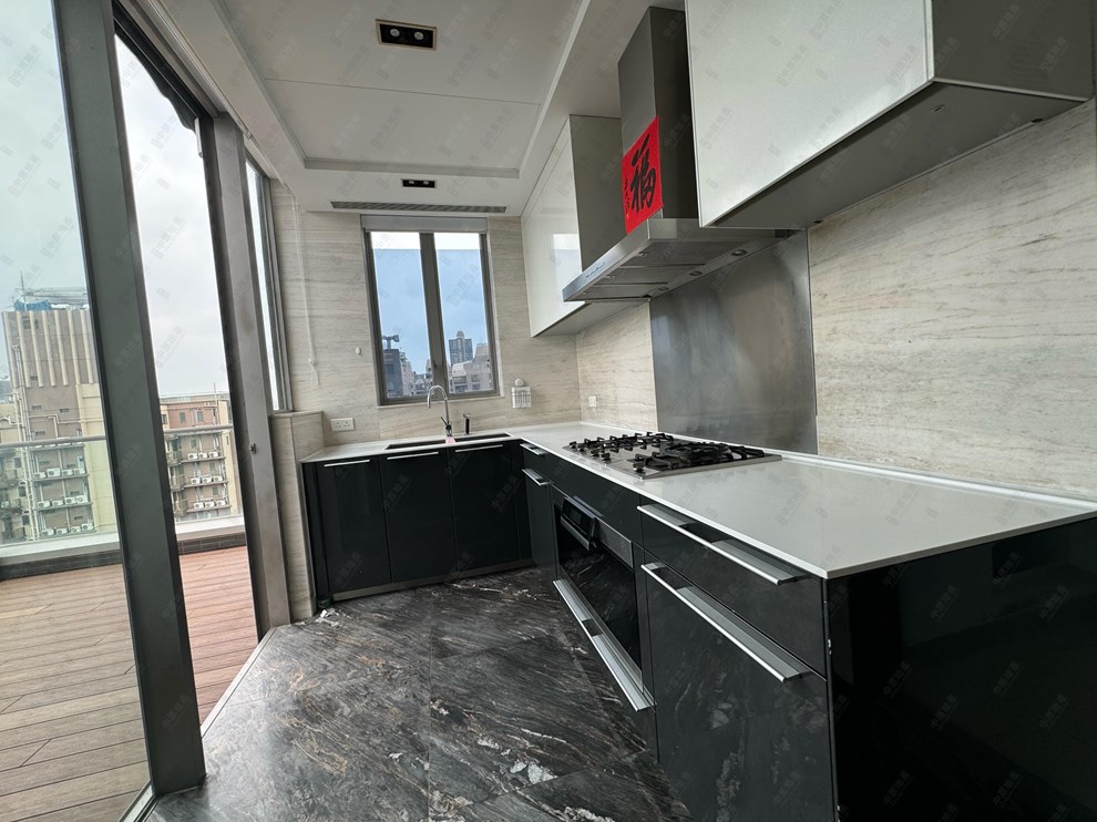 Unit Interior-Kitchen
