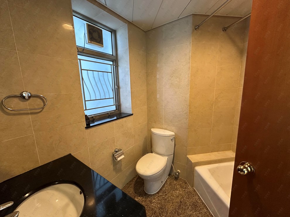Unit Interior-Master Bathroom