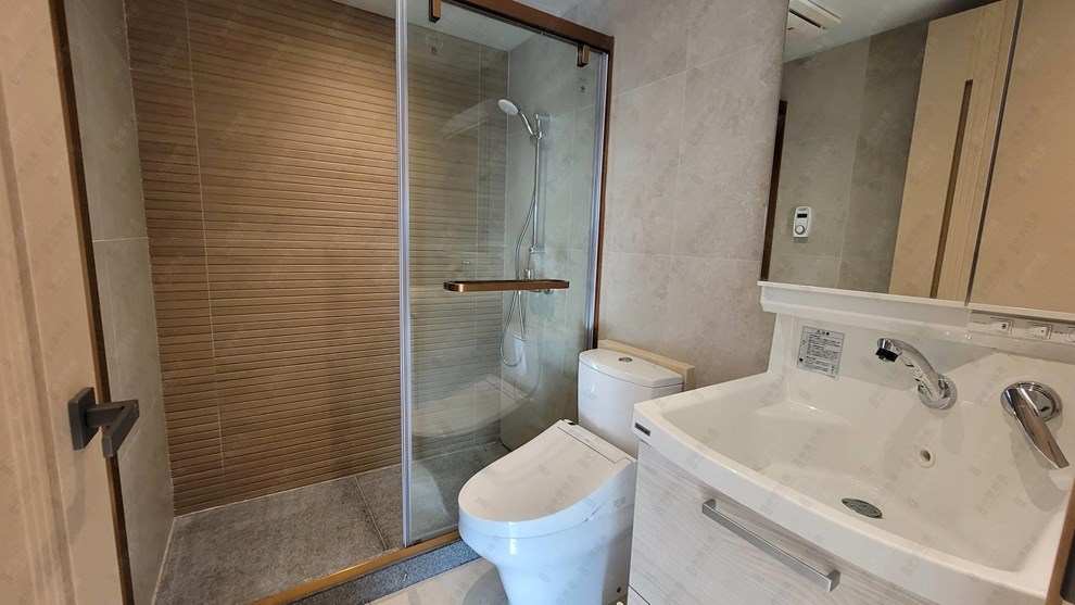 Unit Interior-Bathroom