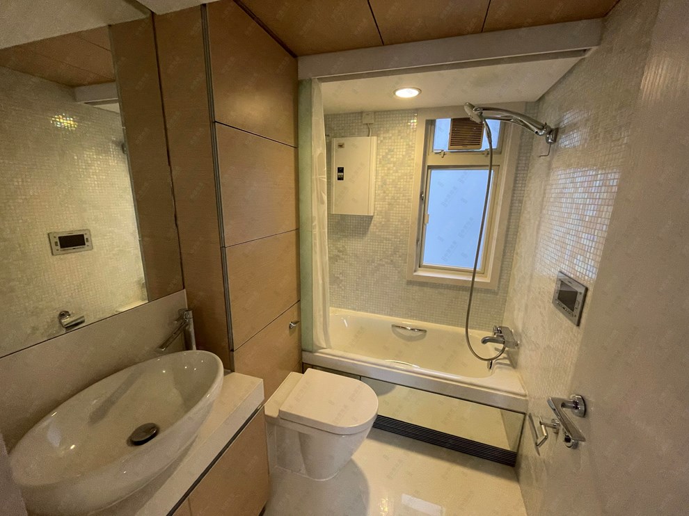 Unit Interior-Bathroom