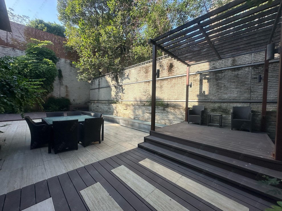 Unit Exterior-Garden