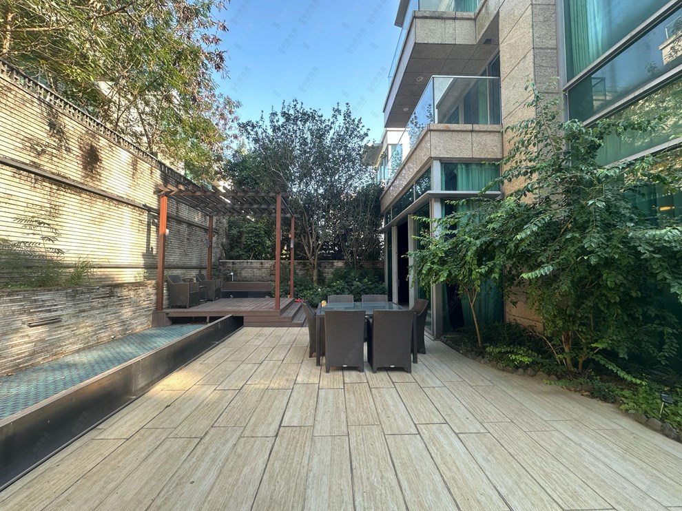Unit Exterior-Garden