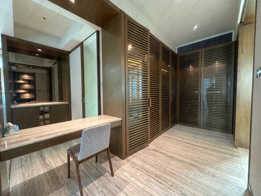 Unit Interior-Cloak Room