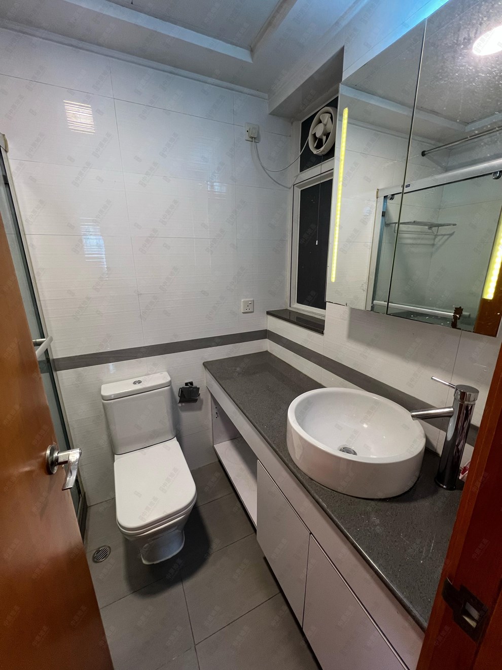 Unit Interior-Bathroom
