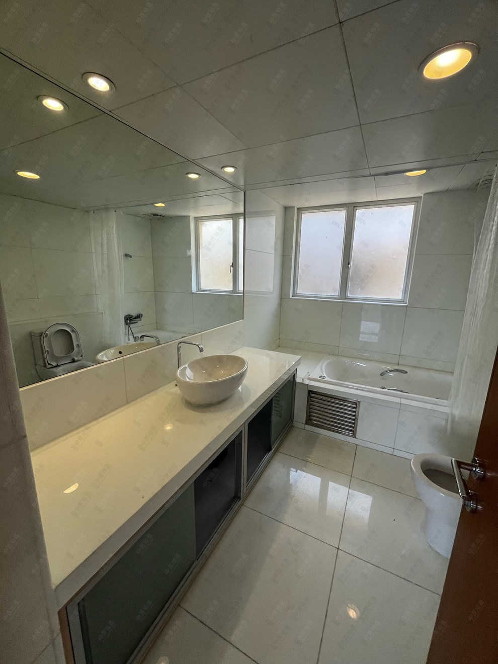 Unit Interior-Master Bathroom