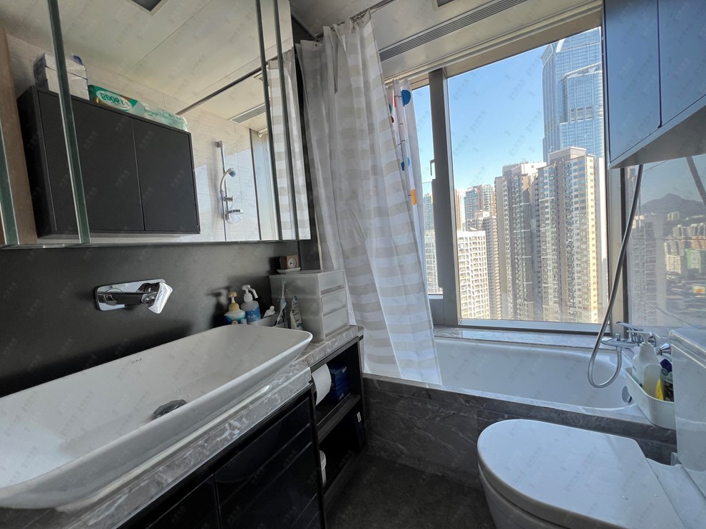 Unit Interior-Bathroom