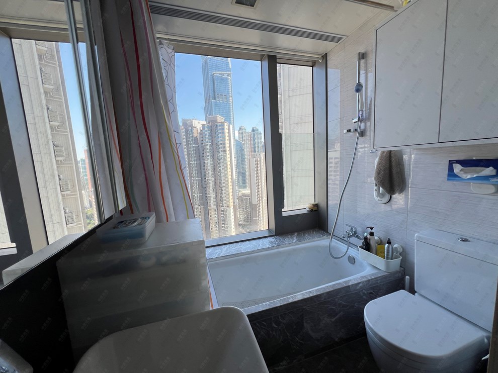 Unit Interior-Master Bathroom