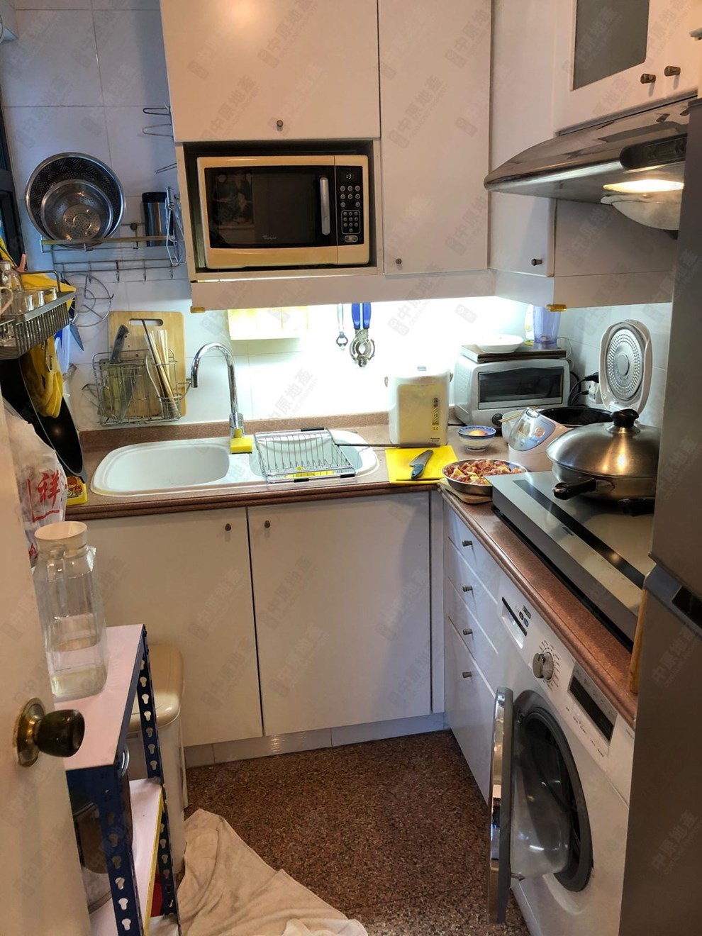 Unit Interior-Kitchen