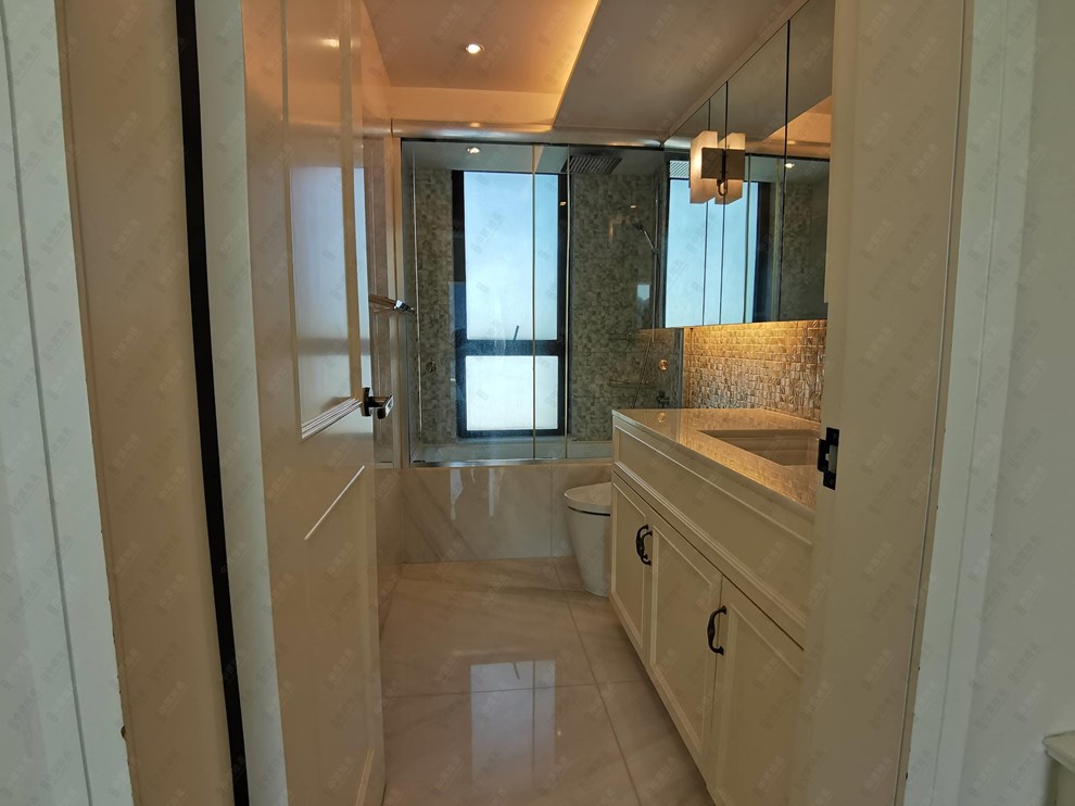 Unit Interior-Master Bathroom