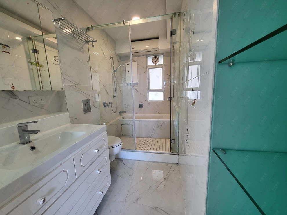 Unit Interior-Master Bathroom