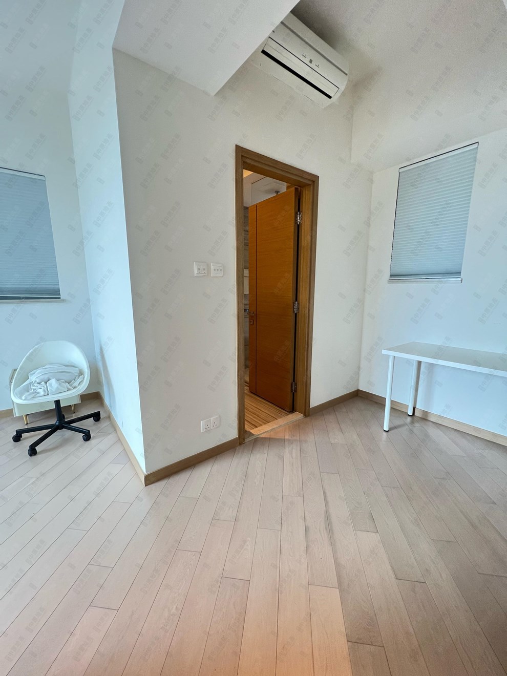 Unit Interior-Cloak Room