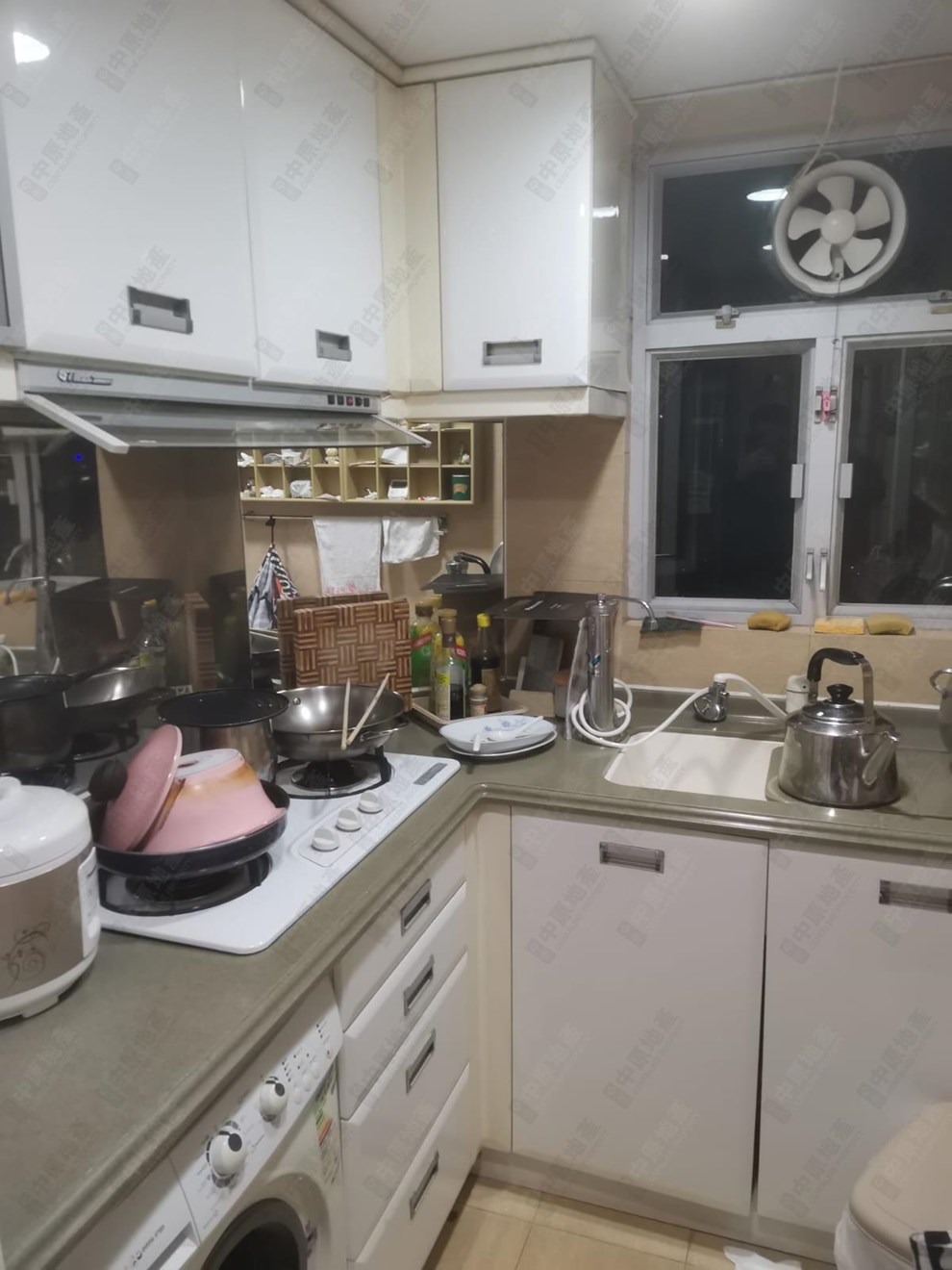Unit Interior-Kitchen