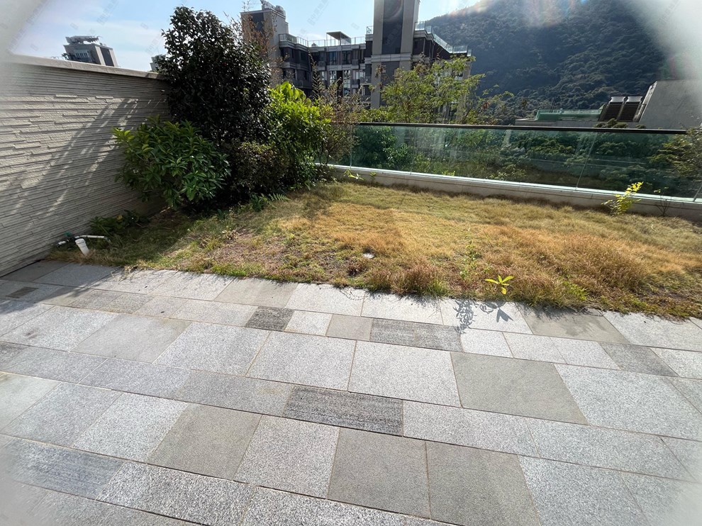 Unit Exterior-Garden