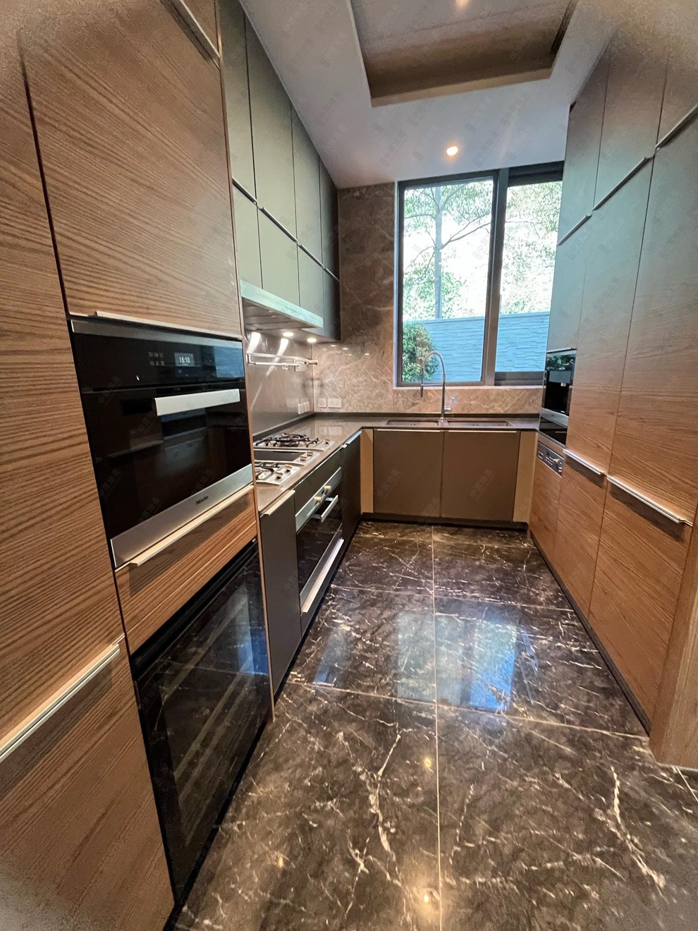 Unit Interior-Kitchen