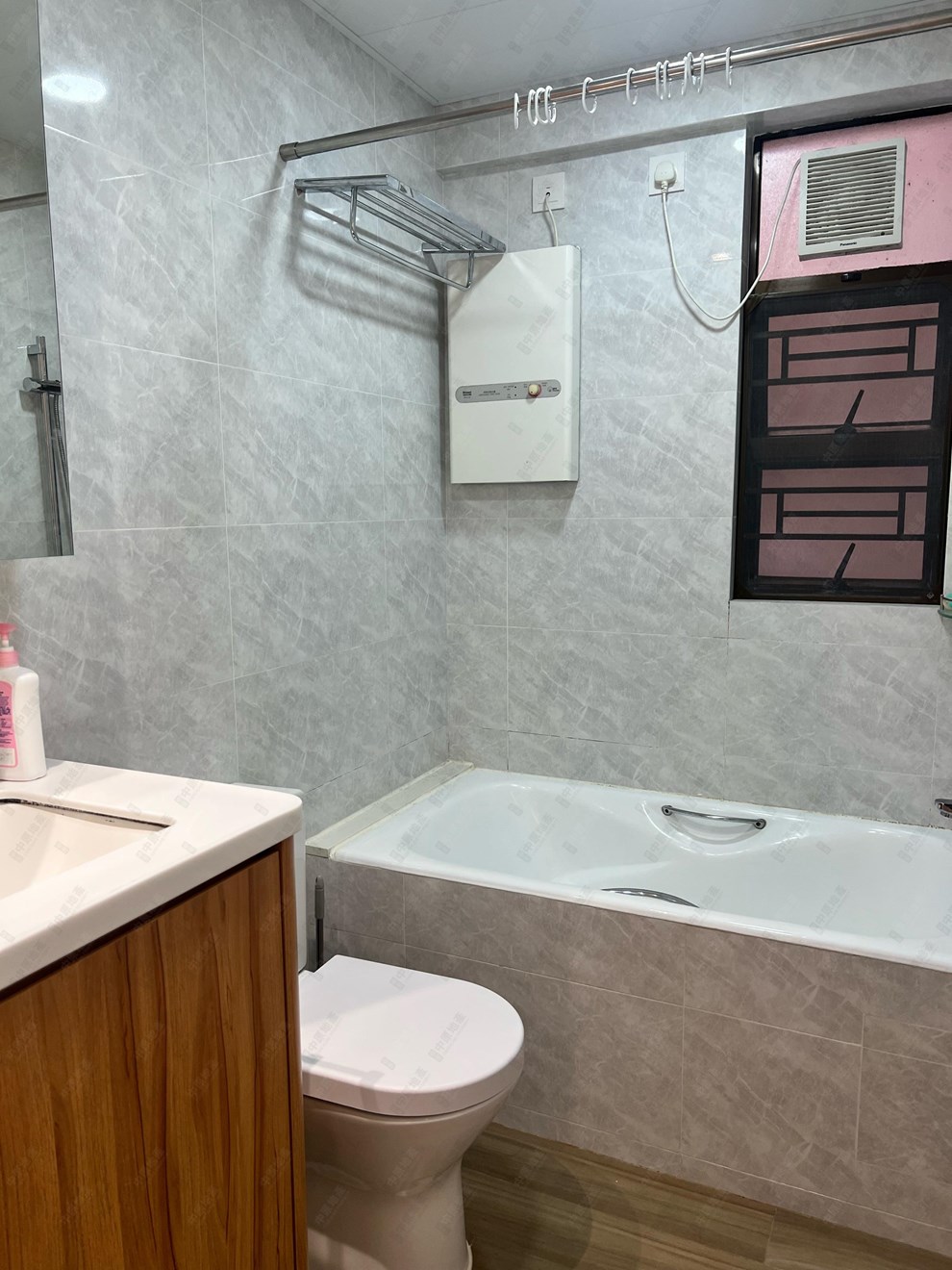 Unit Interior-Master Bathroom
