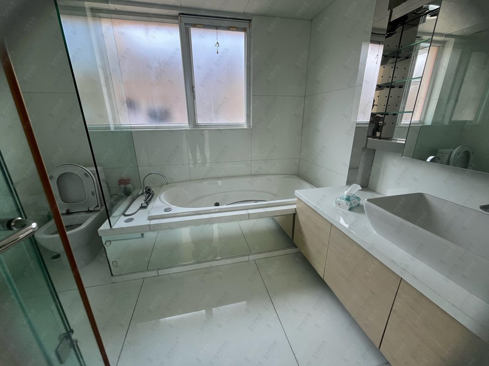 Unit Interior-Master Bathroom