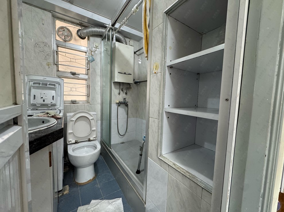 Unit Interior-Bathroom